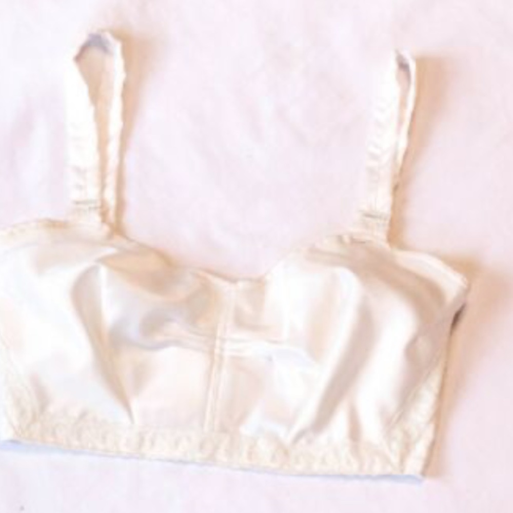 EDITH LANCES #2070 32DD Ivory nwot